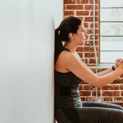 Pilates au mur : la méthode révolutionnaire pour un corps tonique